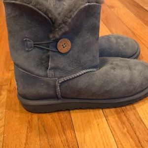 Short button grey ugg boots